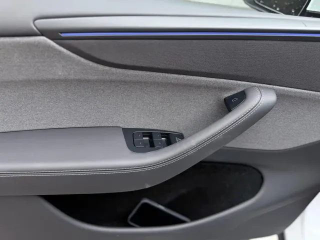 Tesla Model Y — Фото автомобиля 10