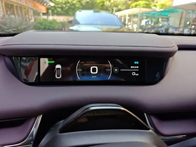 Xiaomi SU7 — Фото автомобиля 12