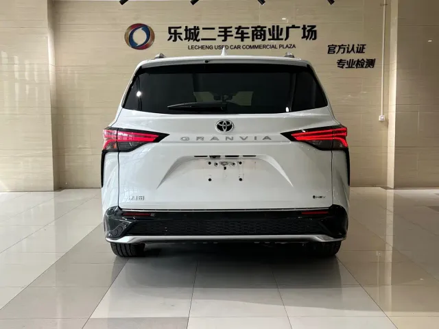 Toyota Granvia — Фото автомобиля 22