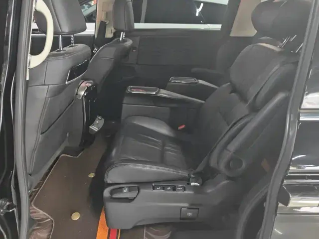 Honda Elysion — Фото автомобиля 11