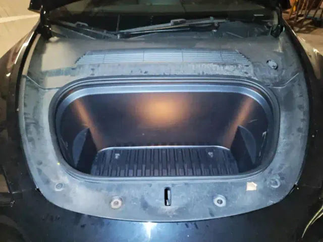 Tesla Model Y — Фото автомобиля 10