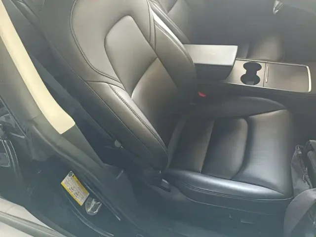 Tesla Model 3 — Фото автомобиля 24