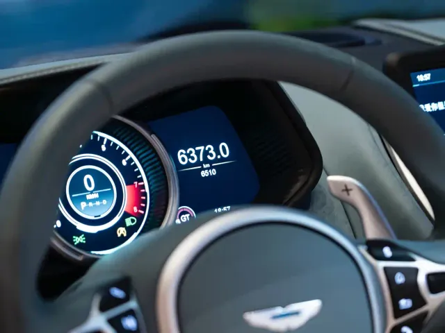 Aston Martin DB11 — Фото автомобиля 22