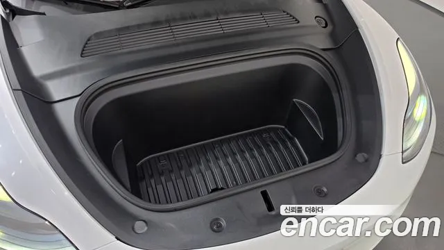 Tesla Model Y — Фото автомобиля 9