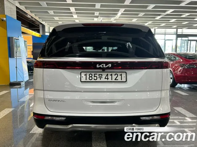 Kia Carnival Generation 4 — Фото автомобиля 4