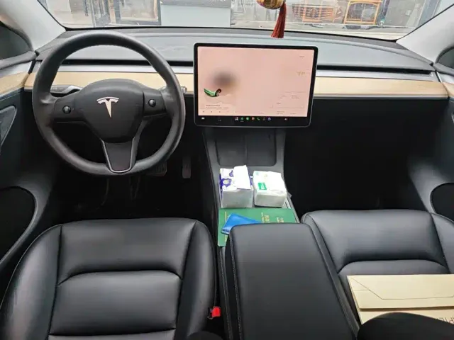 Tesla Model Y — Фото автомобиля 5