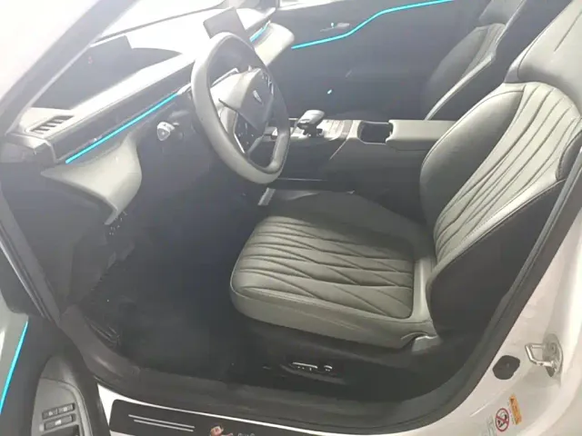 Changan Lamore — Фото автомобиля 14