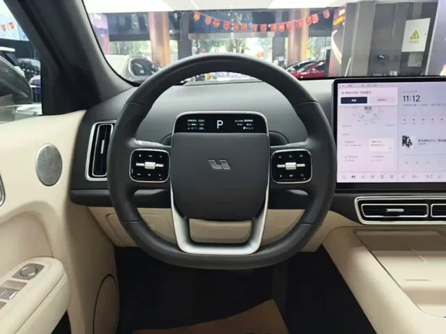 Li Auto L7 — Фото автомобиля 10
