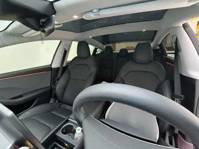Tesla Model 3 — Фото автомобиля 5