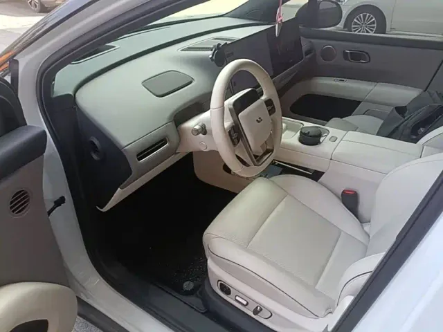 Li Auto Li Auto i6 2025 2WD Base Model — Фото автомобиля 14