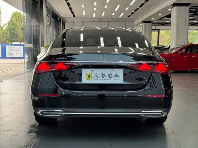 Mercedes-Benz E-Class — Фото автомобиля 4