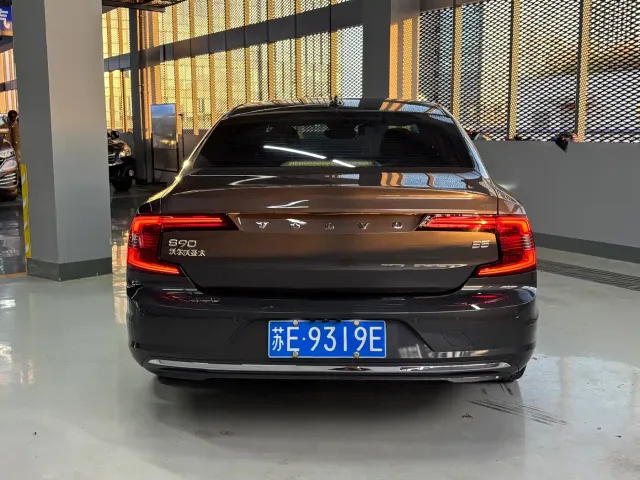 Volvo S90 — Фото автомобиля 12