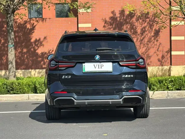 BMW iX3 — Фото автомобиля 7