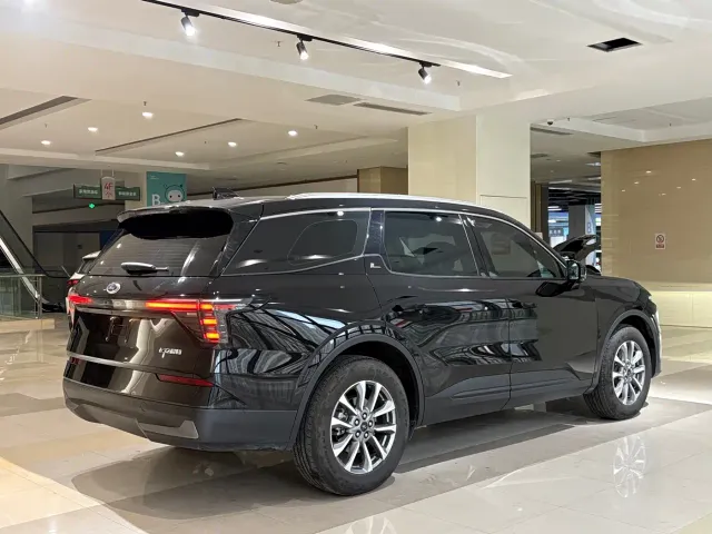 Ford Edge — Фото автомобиля 5