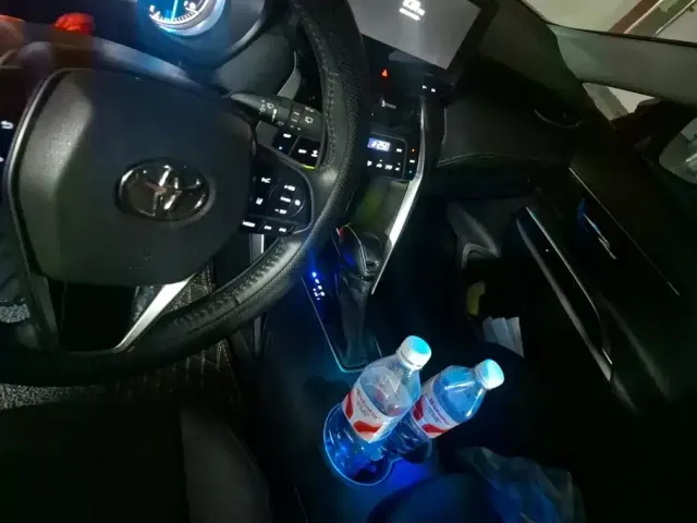 Toyota Lingfang HARRIER 2023 Hybrid 2.5L CVT 2WD Luxury Edition — Фото автомобиля 16