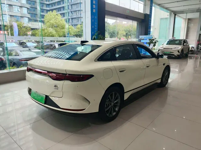 BYD Qin L — Фото автомобиля 18