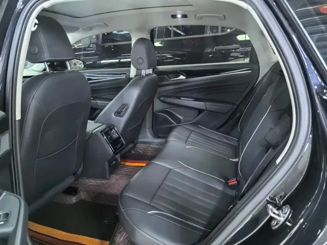 Volkswagen Passat — Фото автомобиля 9