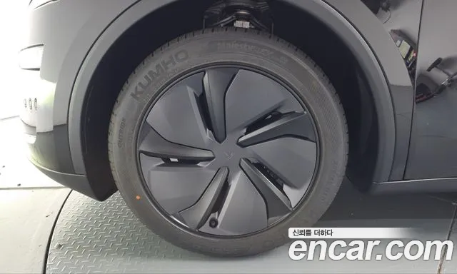 Tesla Model Y — Фото автомобиля 5