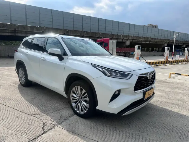 Toyota Highlander — Фото автомобиля 3