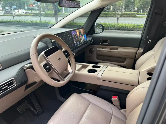 Li Auto MEGA — Фото автомобиля 9
