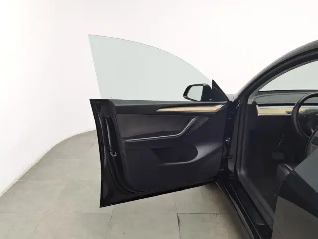 Tesla Model Y — Фото автомобиля 8