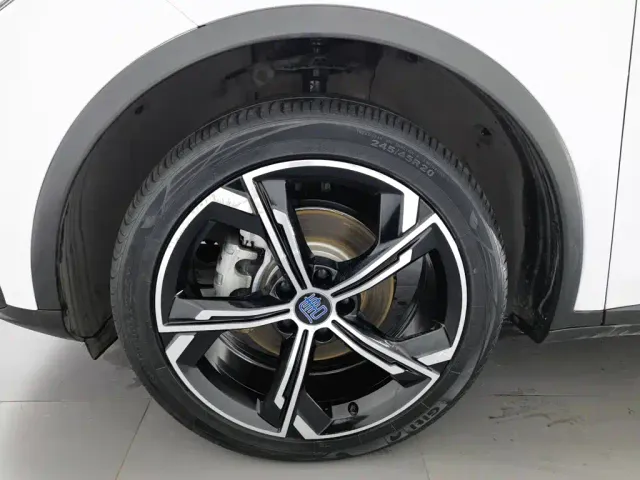 BYD Tang — Фото автомобиля 17