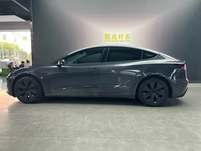 Tesla Model 3 — Фото автомобиля 28