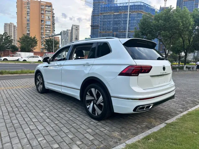 Volkswagen Tiguan L — Фото автомобиля 3