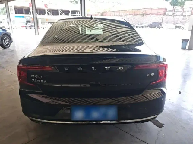 Volvo S90 — Фото автомобиля 5