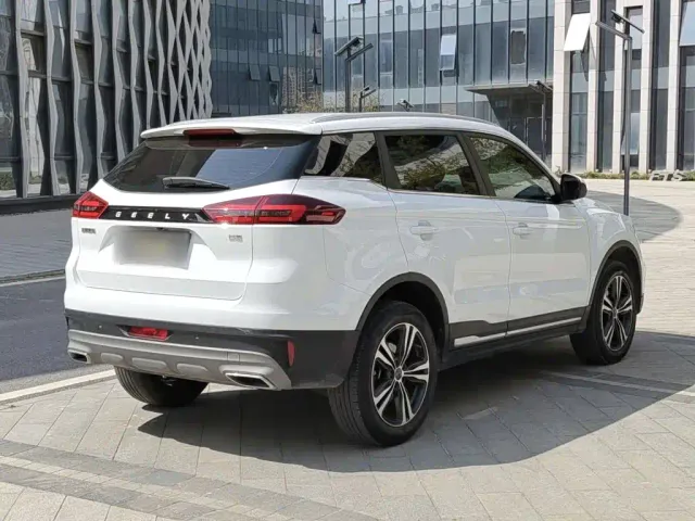 Geely Boyue — Фото автомобиля 8