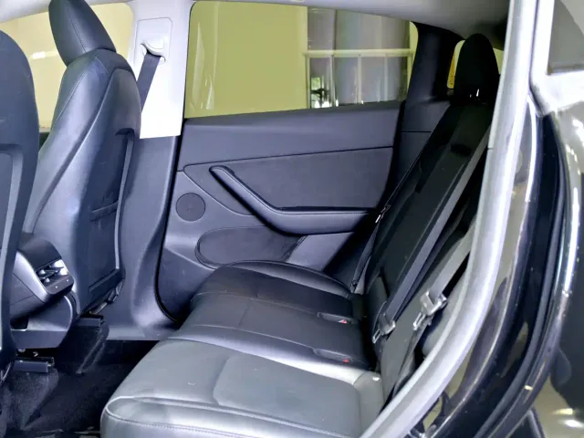 Tesla Model Y — Фото автомобиля 8
