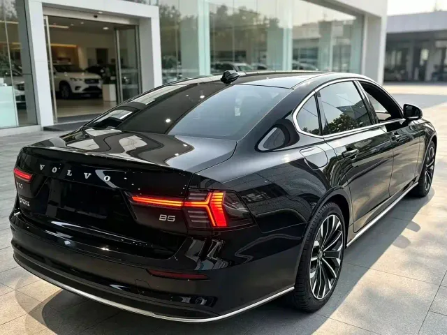 Volvo S90 — Фото автомобиля 2
