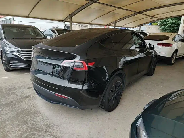 Tesla Model Y — Фото автомобиля 6