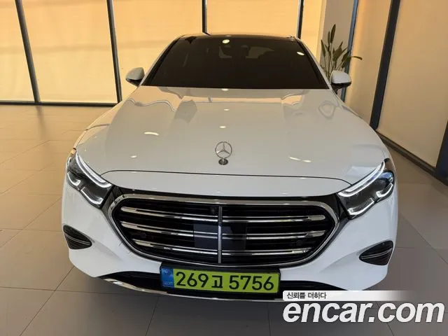 Mercedes-Benz E-Class — Фото автомобиля 11