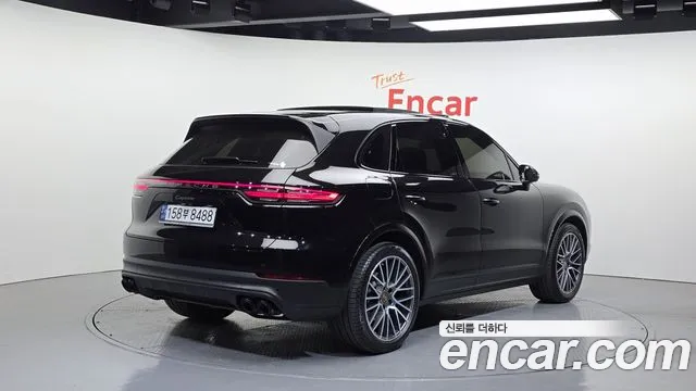 Porsche Cayenne — Фото автомобиля 2