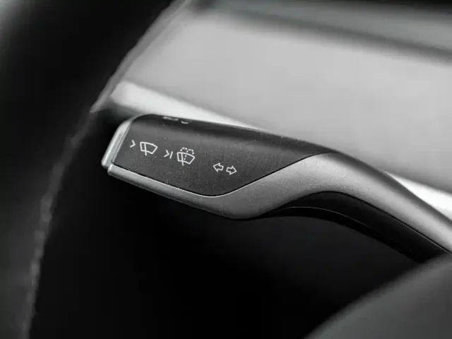 Tesla Model Y — Фото автомобиля 10