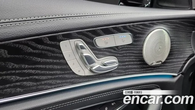Mercedes-Benz E-Class — Фото автомобиля 24