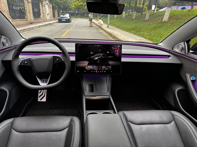 Tesla Model 3 — Фото автомобиля 16
