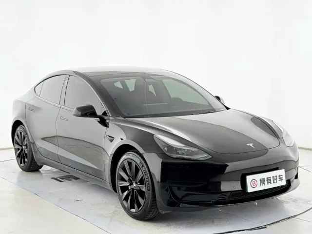 Tesla Model 3 — Фото автомобиля 2