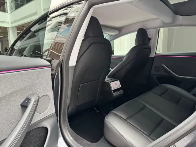 Tesla Model 3 2025 Model Rear-Wheel Drive Edition — Фото автомобиля 11