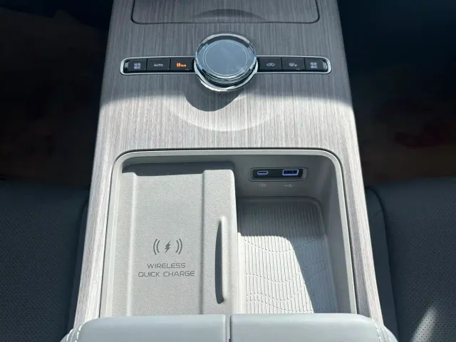 Geely Galaxy Galaxy E8 2024 665km RWD Starship Voyager Edition — Фото автомобиля 17