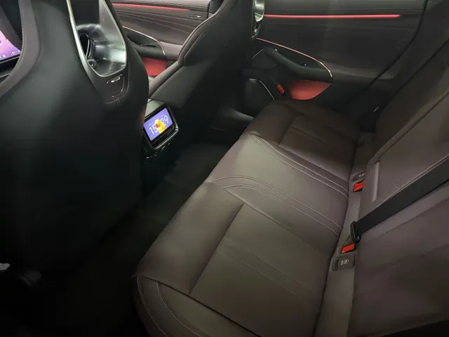 Xiaomi SU7 — Фото автомобиля 12