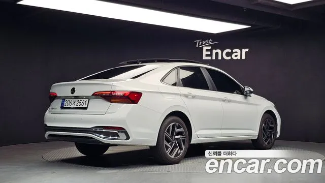 Volkswagen Jetta — Фото автомобиля 2