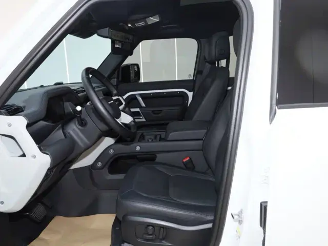 Land Rover Defender — Фото автомобиля 17