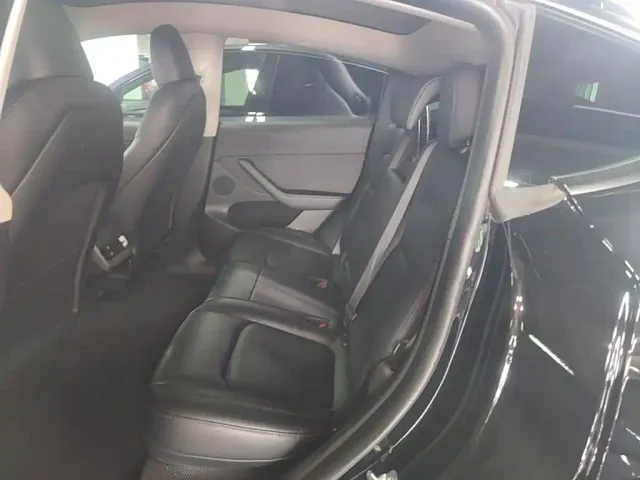 Tesla Model Y — Фото автомобиля 16