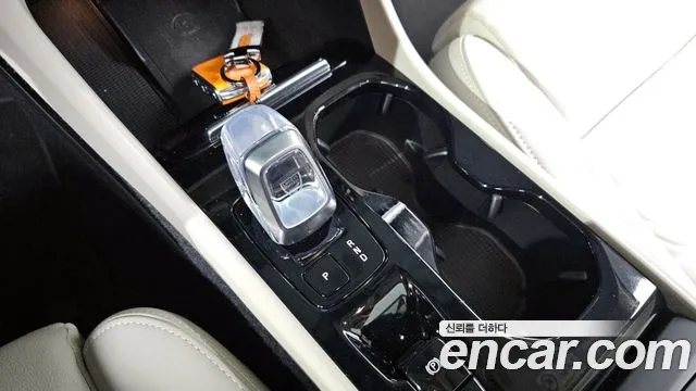 Вольво XC40 B4 Ultimate Bright — Фото автомобиля 9