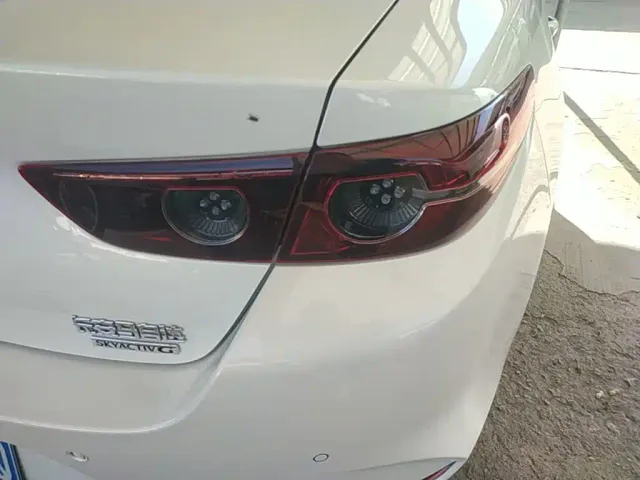 Mazda Axela — Фото автомобиля 7