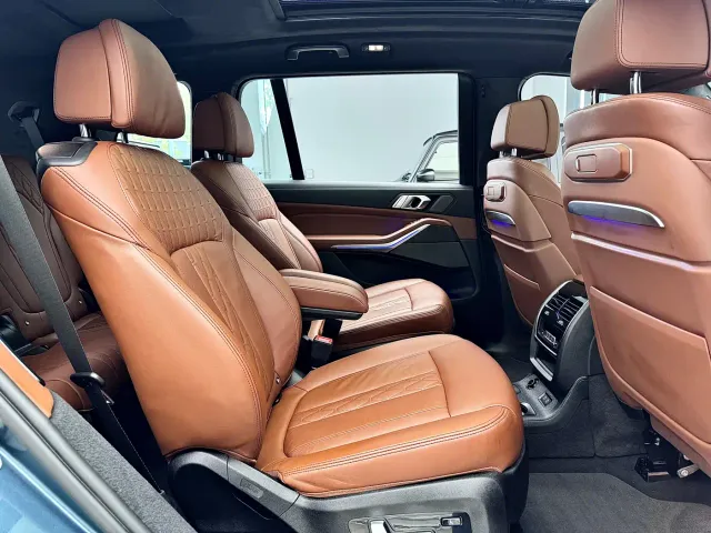 BMW X7 — Фото автомобиля 10