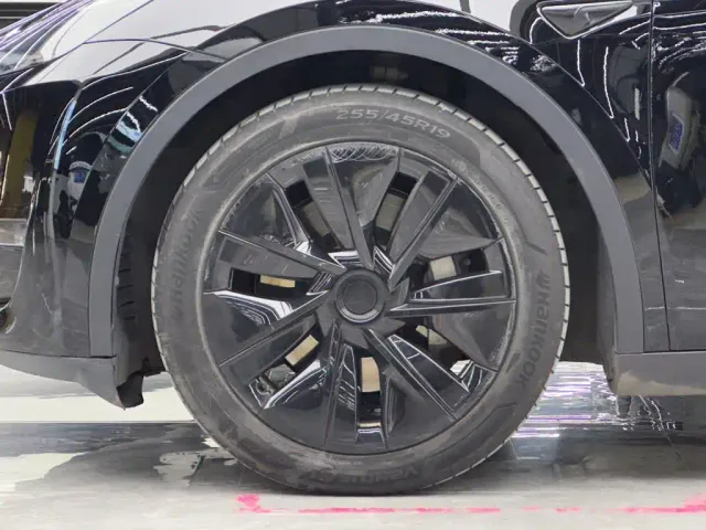 Tesla Model Y — Фото автомобиля 4