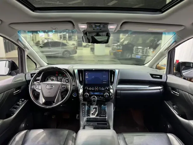 Toyota Vellfire — Фото автомобиля 9
